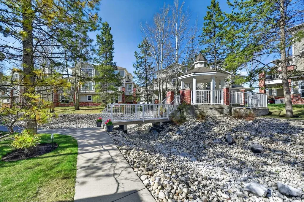 7171 Coach Hill Road SW Calgary AB T3H 3R7