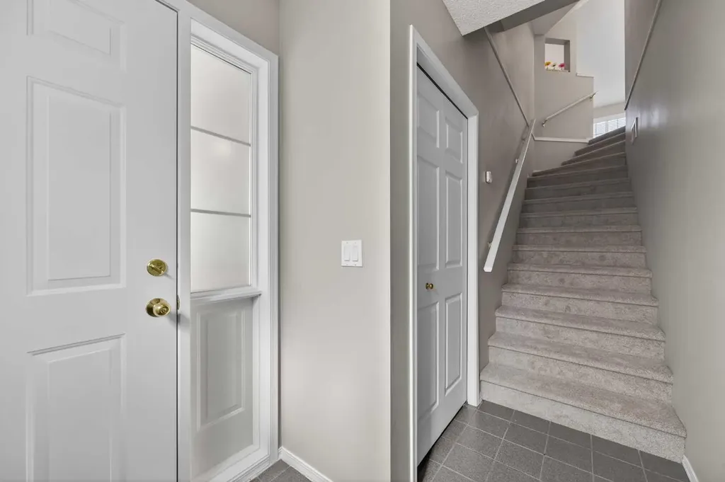 7171 Coach Hill Road SW Calgary AB T3H 3R7