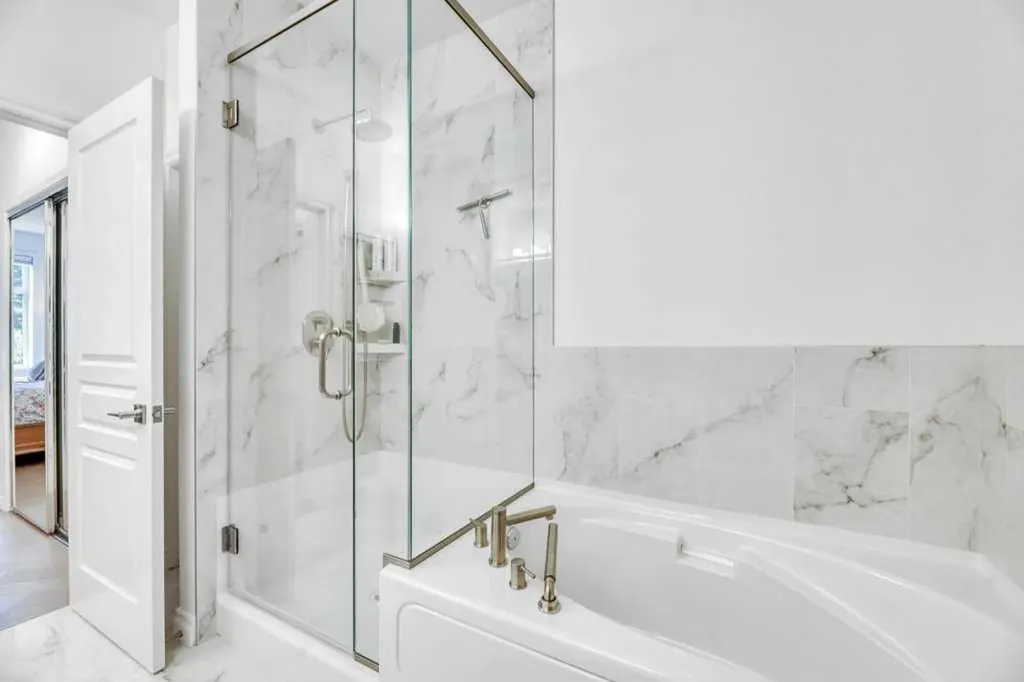 3102 Lake Fraser Court SE Calgary AB T2J 7G4