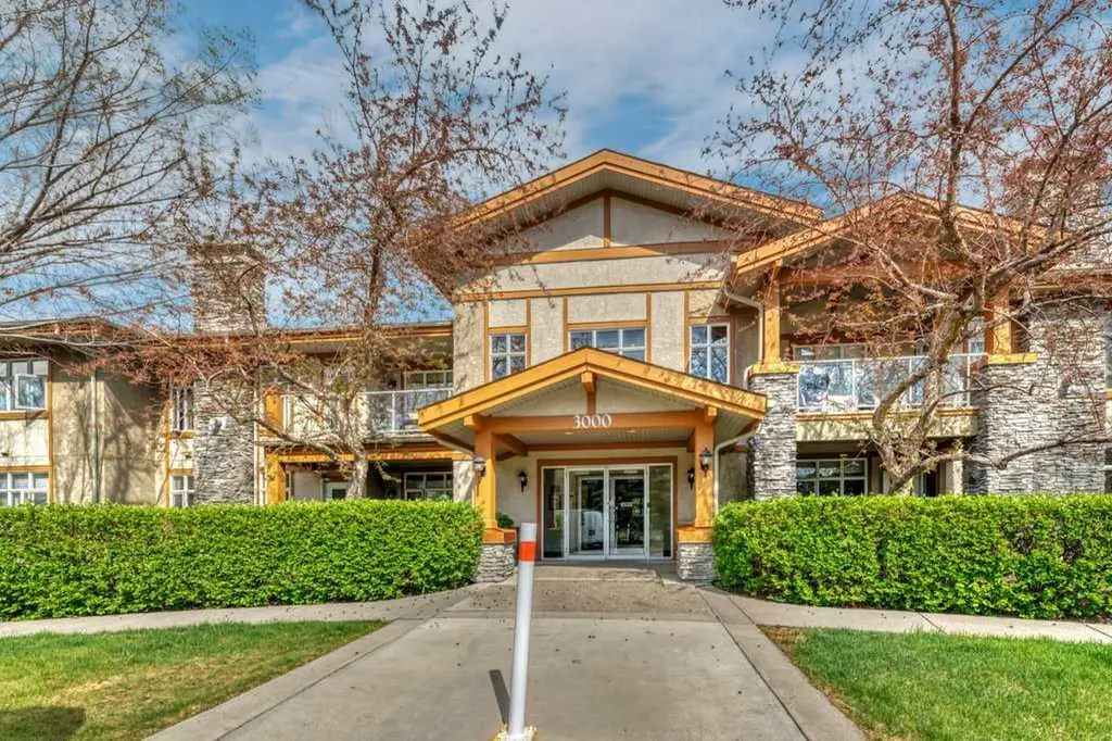 3102 Lake Fraser Court SE Calgary AB T2J 7G4