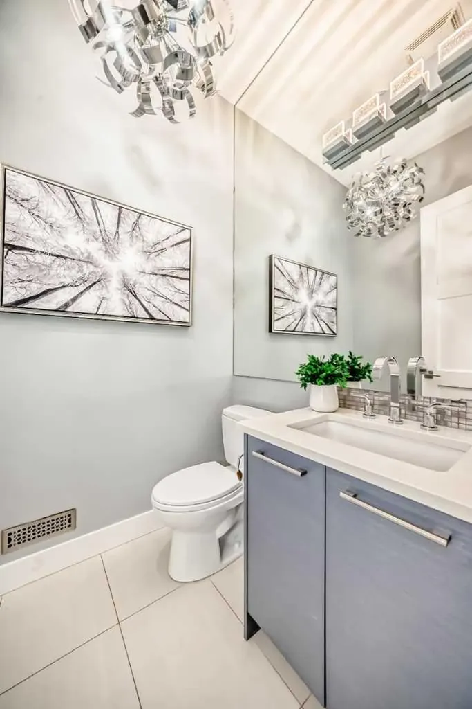 1518 19 Avenue NW Calgary AB T2M 1A8