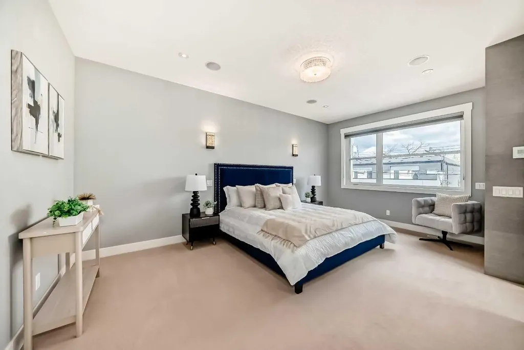 1518 19 Avenue NW Calgary AB T2M 1A8
