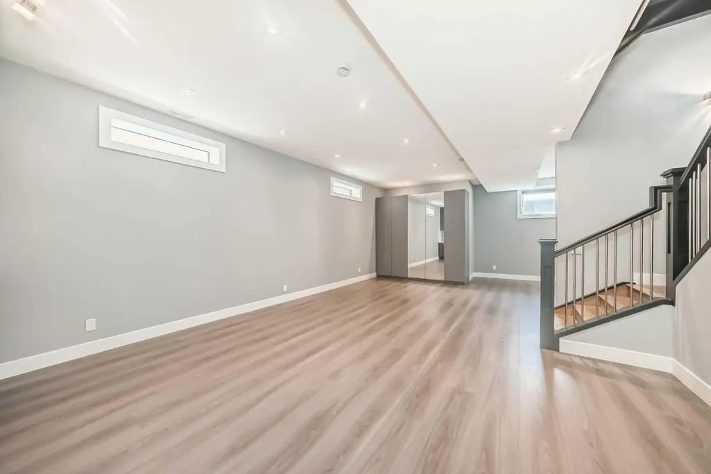 1518 19 Avenue NW Calgary AB T2M 1A8