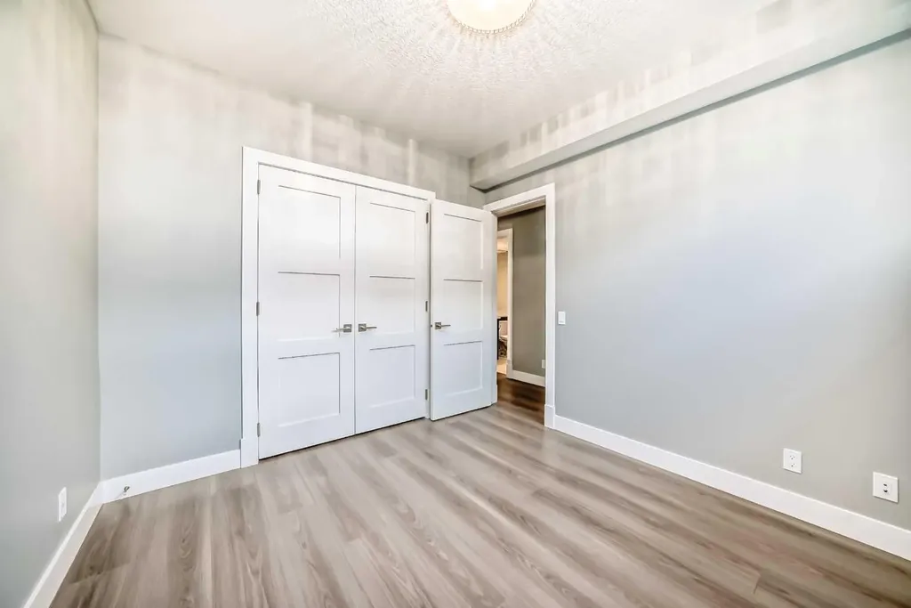 1518 19 Avenue NW Calgary AB T2M 1A8