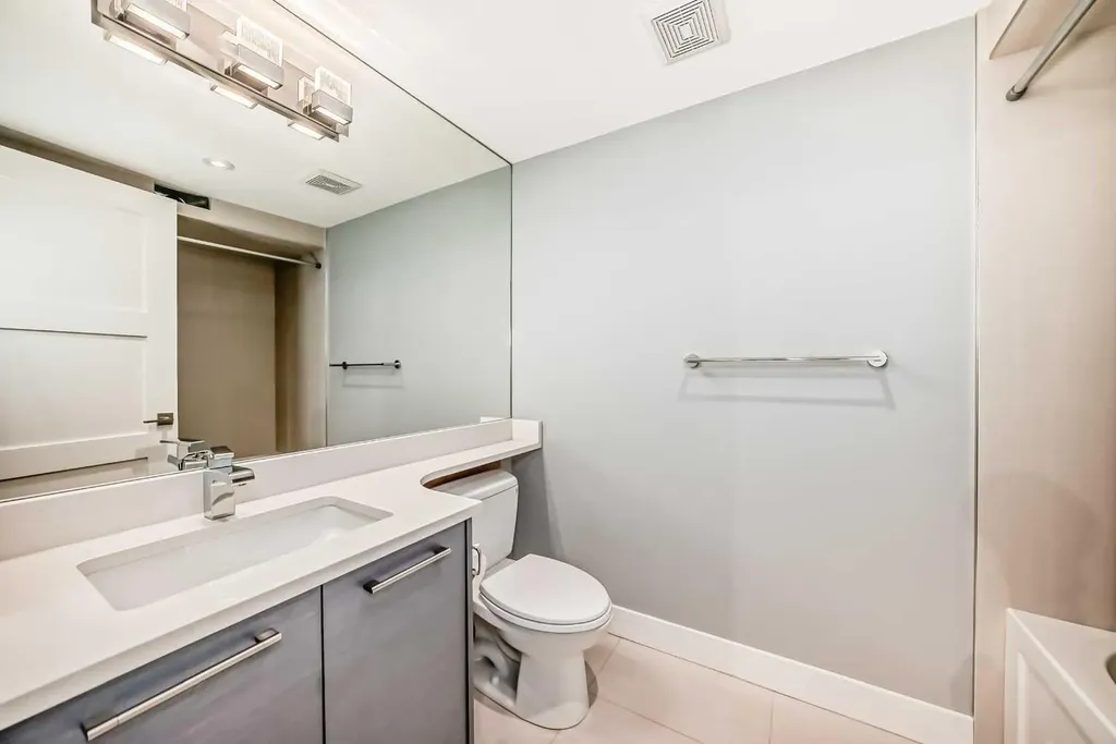 1518 19 Avenue NW Calgary AB T2M 1A8