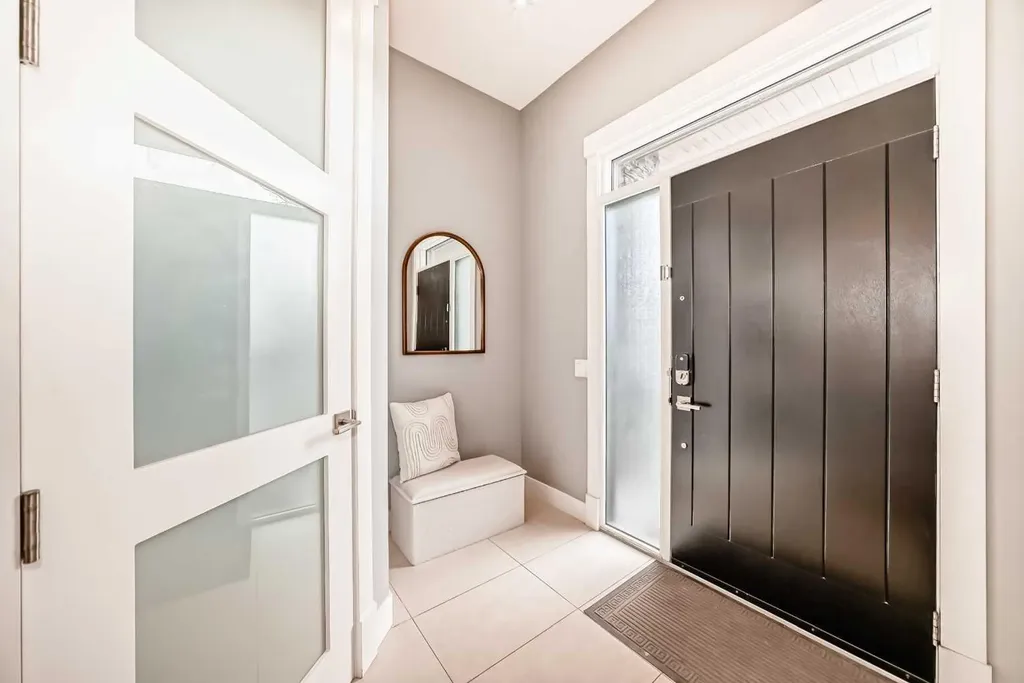 1518 19 Avenue NW Calgary AB T2M 1A8