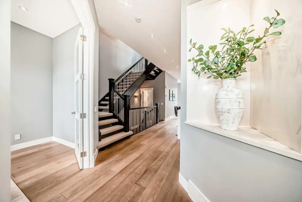 1518 19 Avenue NW Calgary AB T2M 1A8