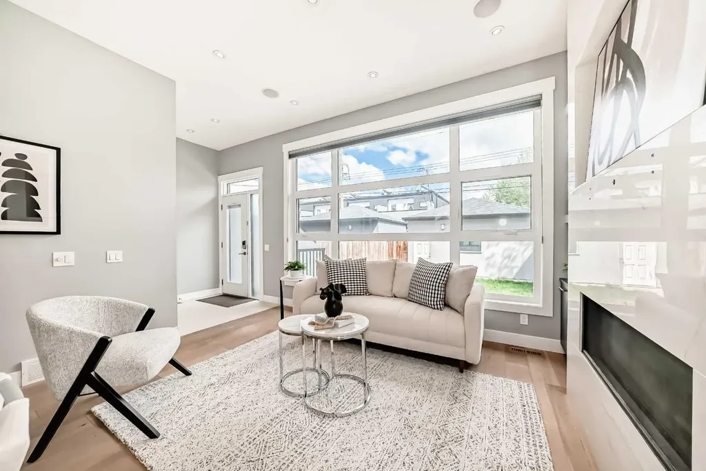 1518 19 Avenue NW Calgary AB T2M 1A8