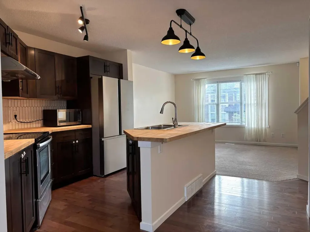 159 Panamount Way NW Calgary AB T3K0P7