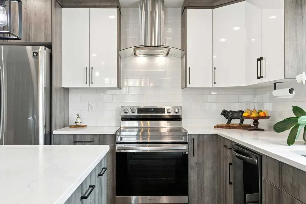 7116 Hunterwood Road NW Calgary AB T2K 4J6