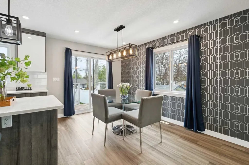 7116 Hunterwood Road NW Calgary AB T2K 4J6