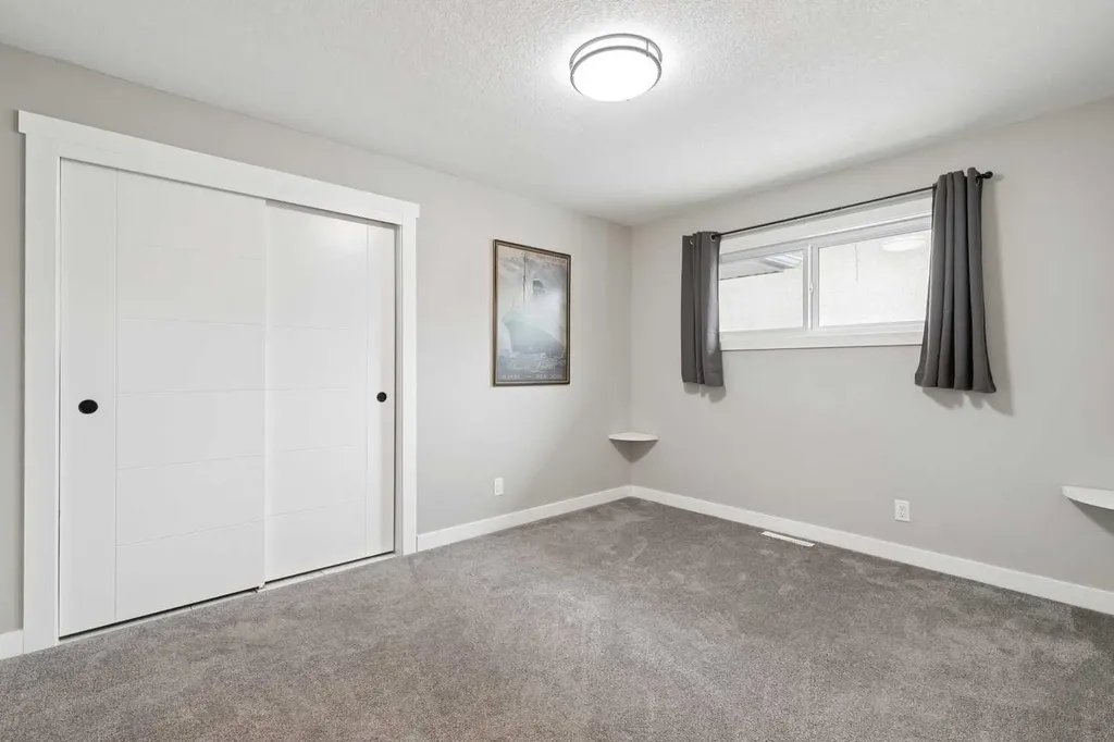 7116 Hunterwood Road NW Calgary AB T2K 4J6
