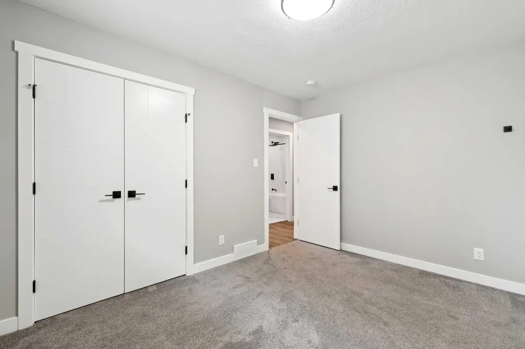 7116 Hunterwood Road NW Calgary AB T2K 4J6