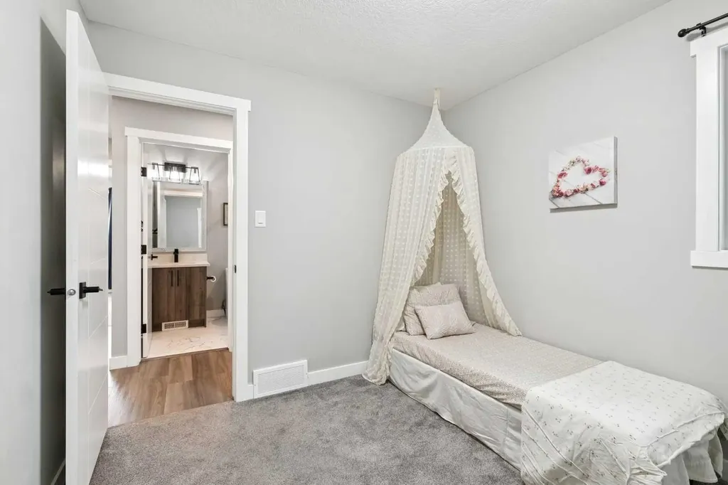 7116 Hunterwood Road NW Calgary AB T2K 4J6