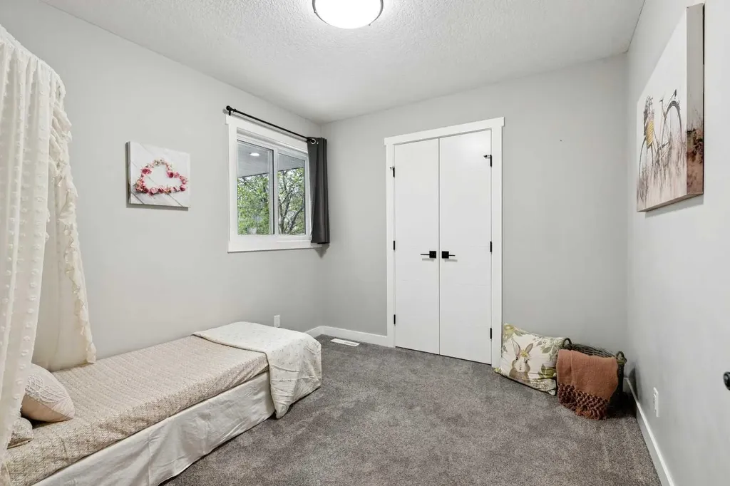 7116 Hunterwood Road NW Calgary AB T2K 4J6