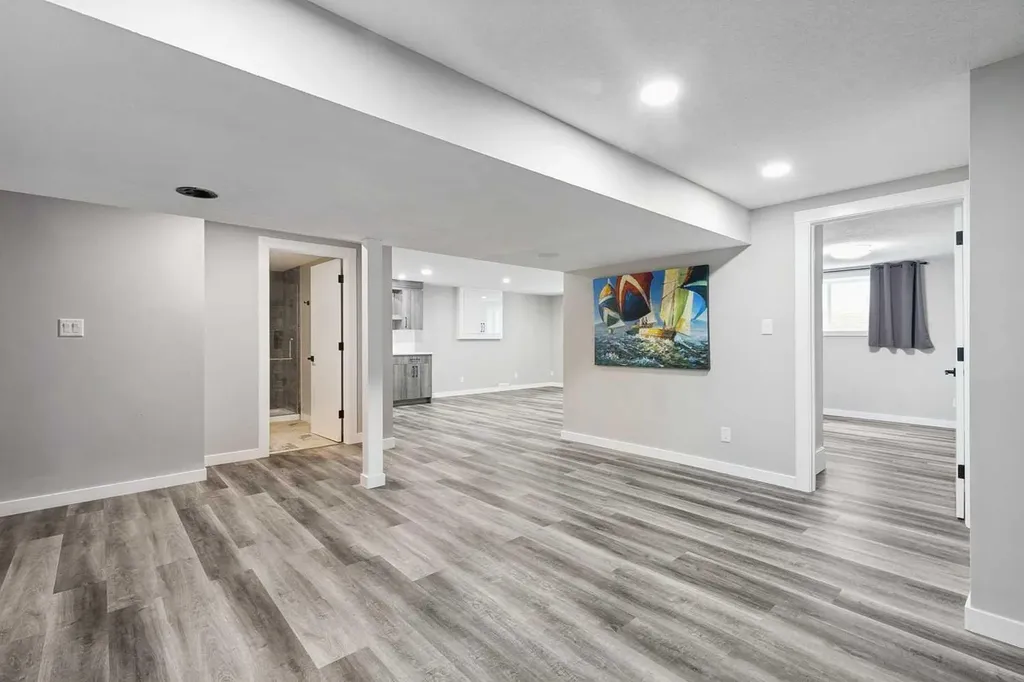7116 Hunterwood Road NW Calgary AB T2K 4J6