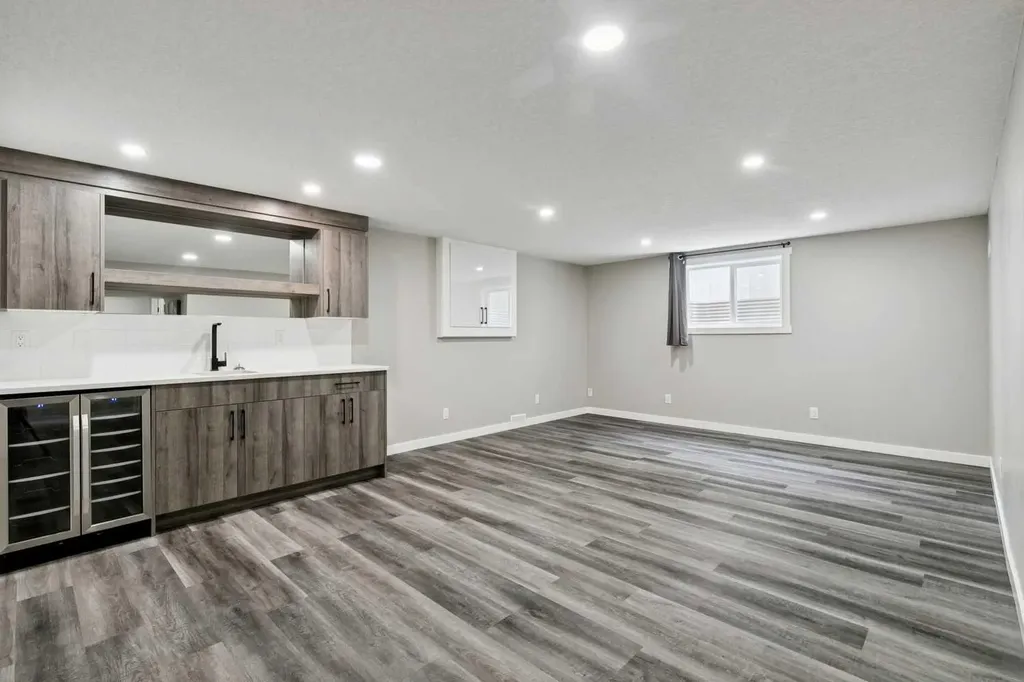7116 Hunterwood Road NW Calgary AB T2K 4J6