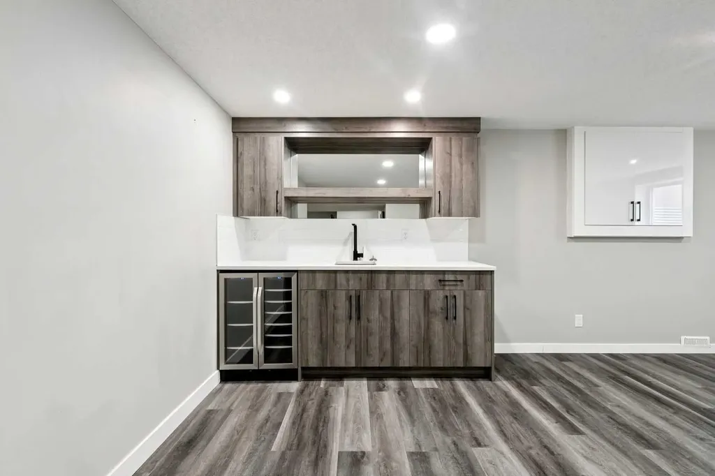 7116 Hunterwood Road NW Calgary AB T2K 4J6