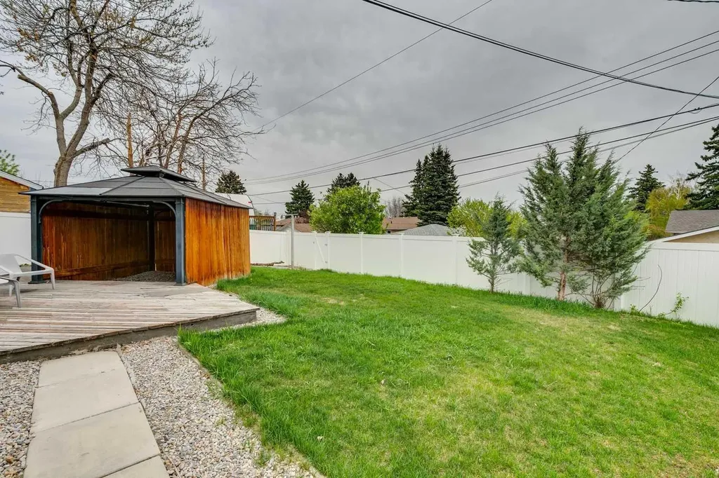 7116 Hunterwood Road NW Calgary AB T2K 4J6