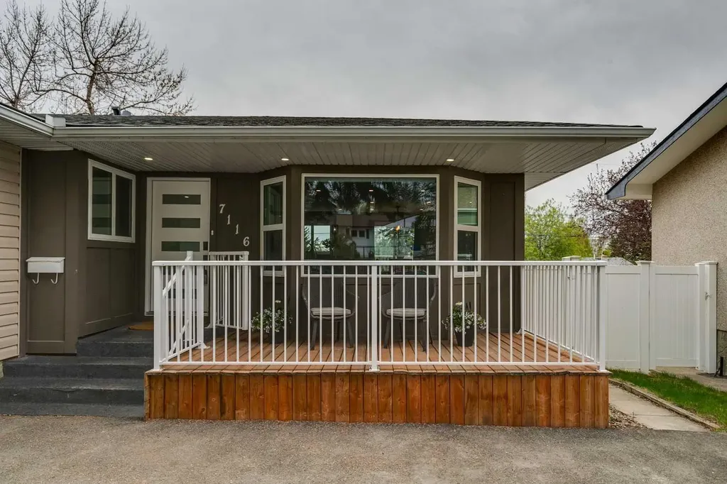 7116 Hunterwood Road NW Calgary AB T2K 4J6