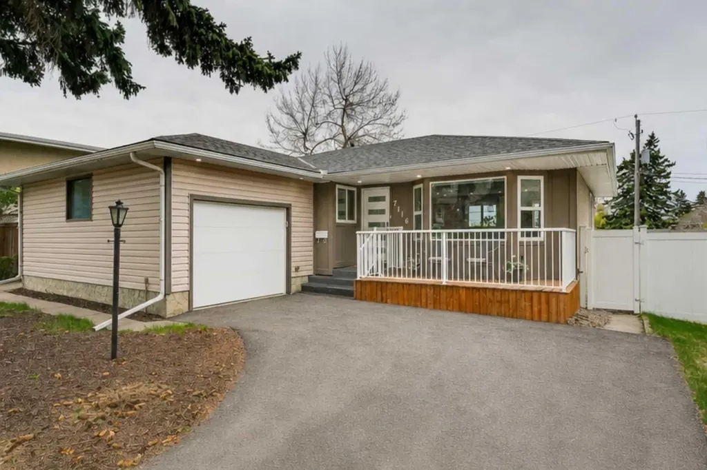 7116 Hunterwood Road NW Calgary AB T2K 4J6