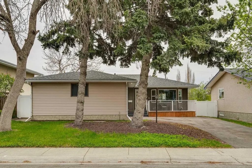 7116 Hunterwood Road NW Calgary AB T2K 4J6
