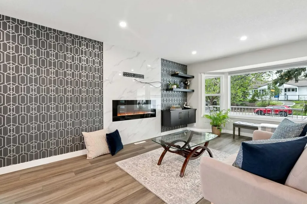 7116 Hunterwood Road NW Calgary AB T2K 4J6