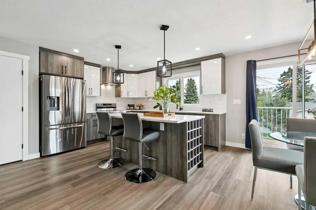 7116 Hunterwood Road NW Calgary AB T2K 4J6