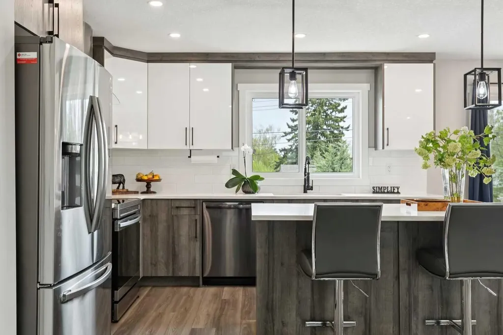 7116 Hunterwood Road NW Calgary AB T2K 4J6