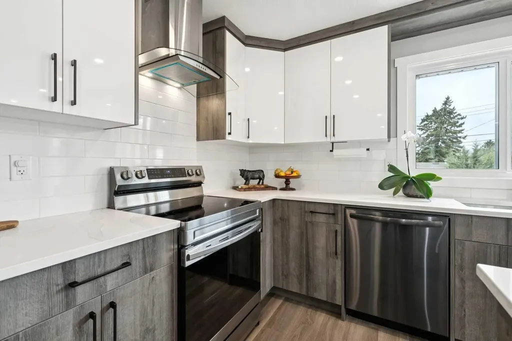 7116 Hunterwood Road NW Calgary AB T2K 4J6