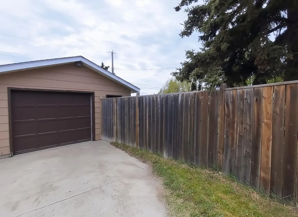5411 51 Avenue Rocky Mountain House AB T4T1E8