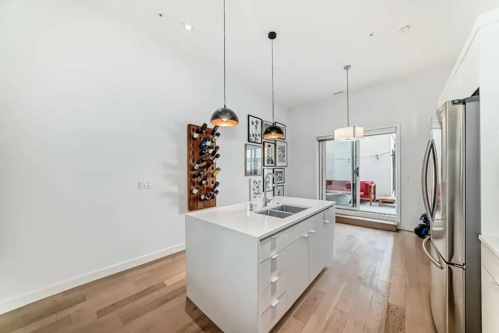 15 Rosscarrock Gate SW Calgary AB T3C 1E6