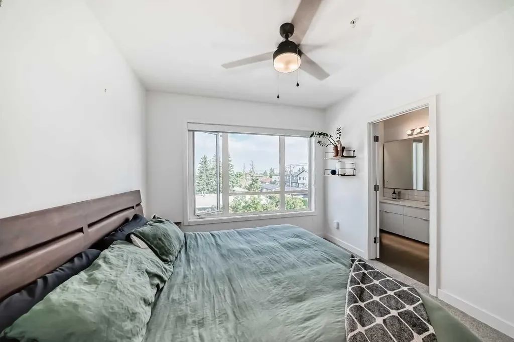 15 Rosscarrock Gate SW Calgary AB T3C 1E6
