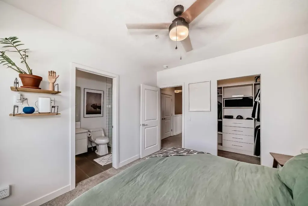 15 Rosscarrock Gate SW Calgary AB T3C 1E6