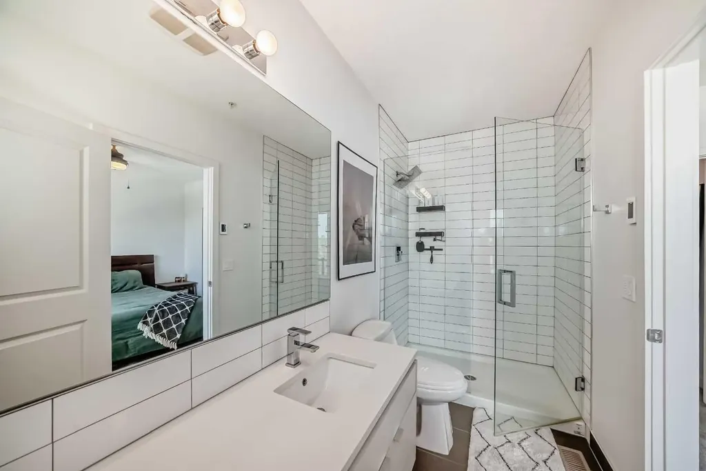 15 Rosscarrock Gate SW Calgary AB T3C 1E6