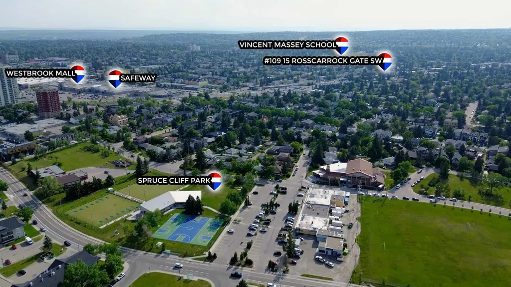 15 Rosscarrock Gate SW Calgary AB T3C 1E6