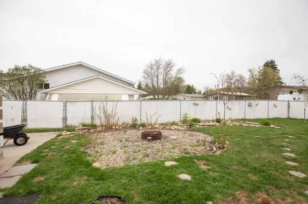 5304 37a Street Innisfail AB T4G 1E5