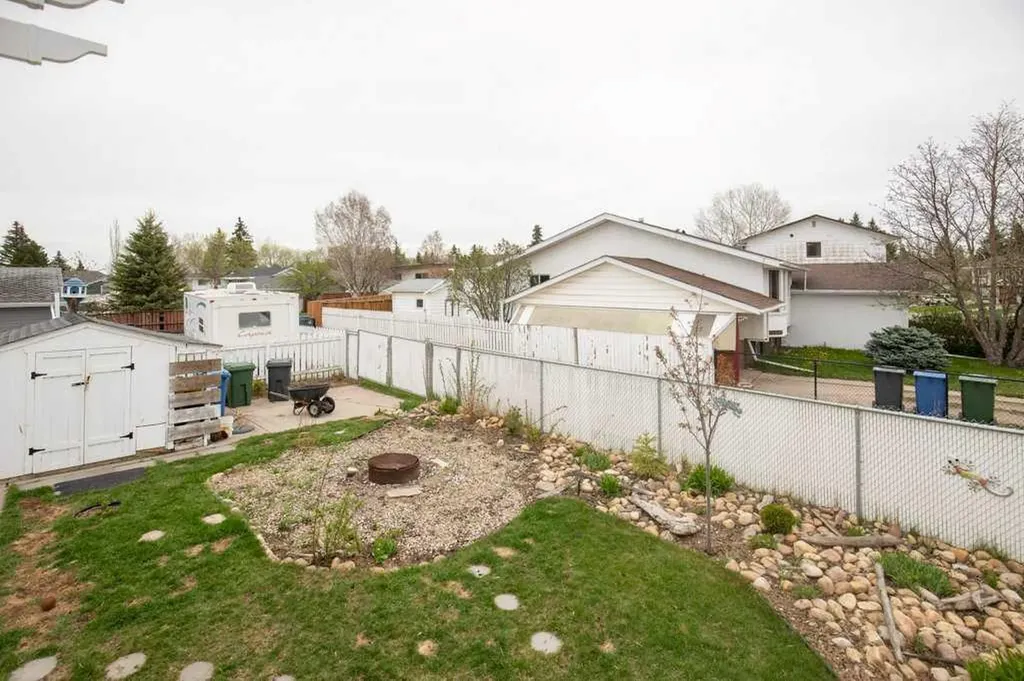 5304 37a Street Innisfail AB T4G 1E5
