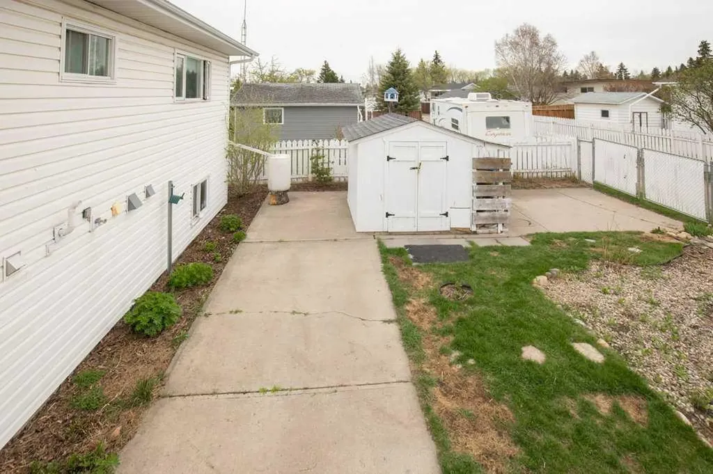 5304 37a Street Innisfail AB T4G 1E5