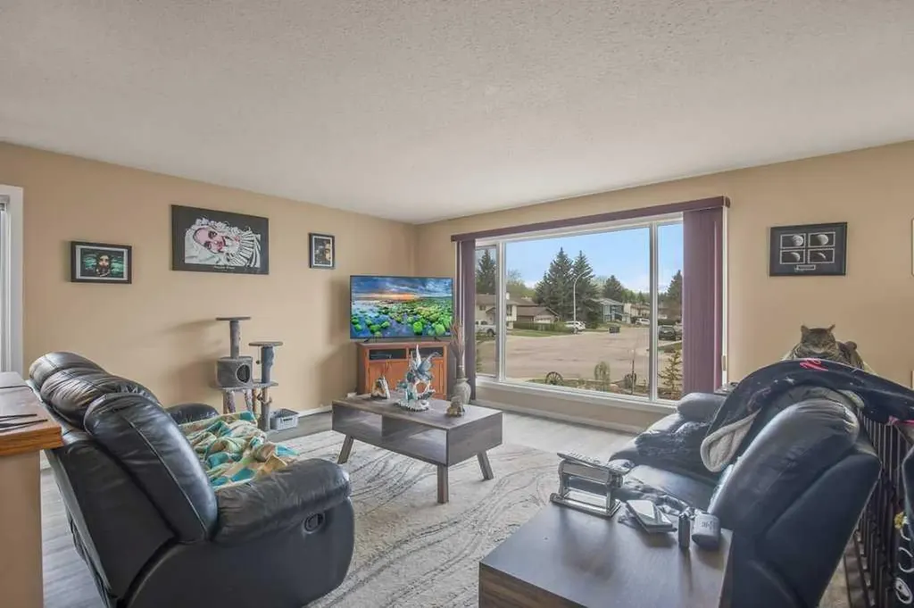 5304 37a Street Innisfail AB T4G 1E5