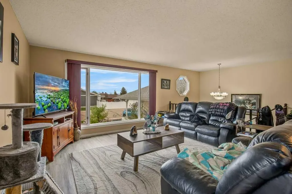 5304 37a Street Innisfail AB T4G 1E5