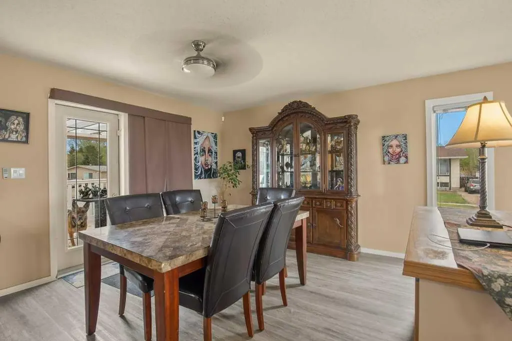 5304 37a Street Innisfail AB T4G 1E5