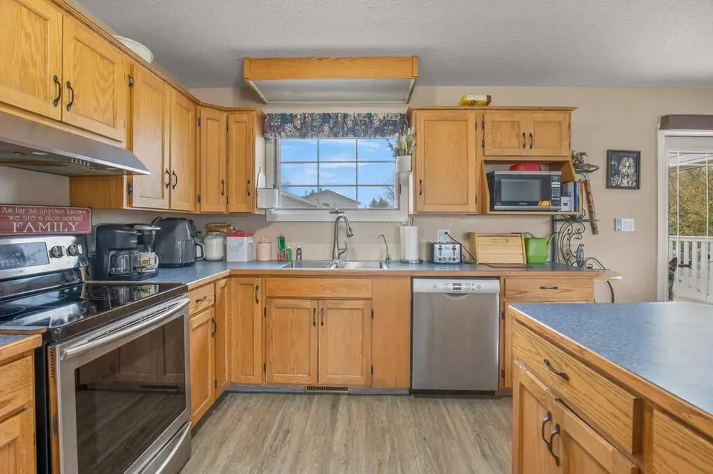 5304 37a Street Innisfail AB T4G 1E5