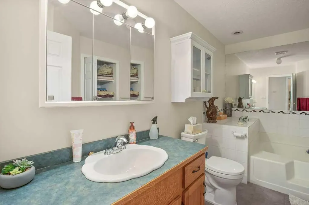 5304 37a Street Innisfail AB T4G 1E5
