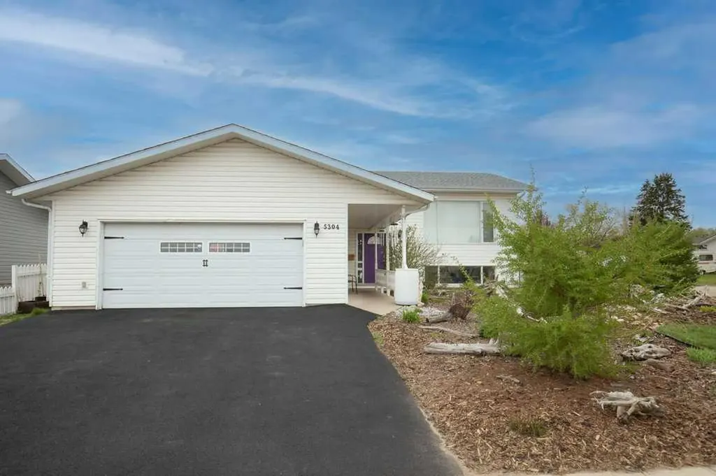 5304 37a Street Innisfail AB T4G 1E5