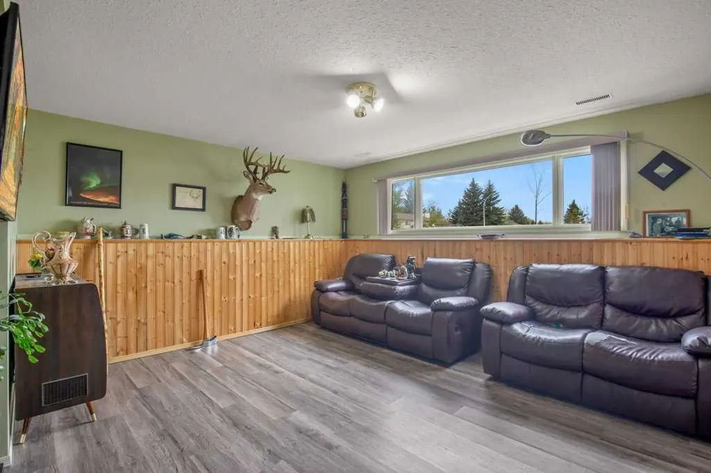 5304 37a Street Innisfail AB T4G 1E5