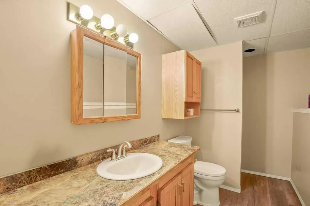 5304 37a Street Innisfail AB T4G 1E5