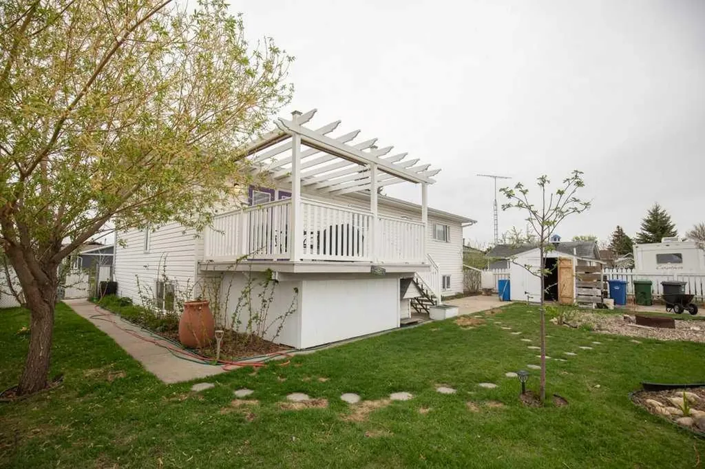 5304 37a Street Innisfail AB T4G 1E5