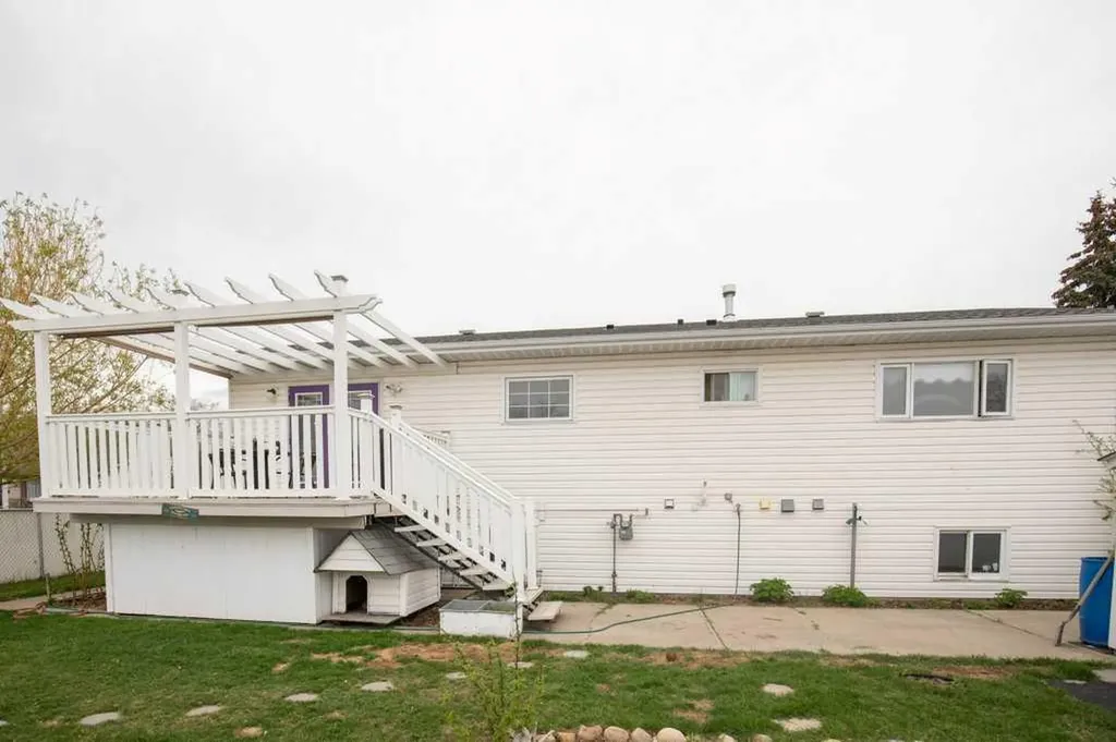 5304 37a Street Innisfail AB T4G 1E5