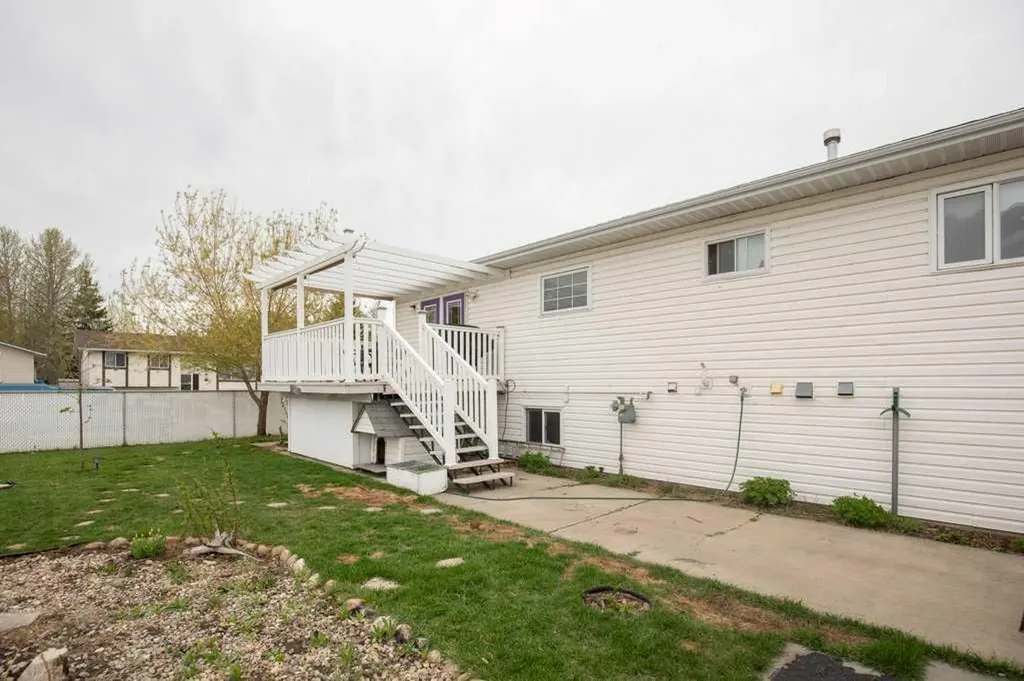 5304 37a Street Innisfail AB T4G 1E5